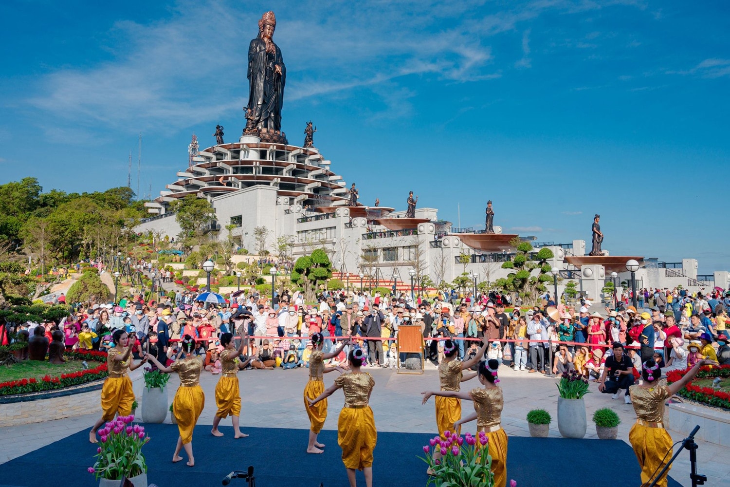 TOUR DU LỊCH ĐỘC ĐÁO MIỀN TÂY TÂY NINH SÀI GÒN 5 NGÀY 4 ĐÊM KHỞI HÀNH TỪ HÀ NỘI VÀ CÁC TỈNH MIỀN BẮC ĐI CẦN THƠ SÓC TRĂNG BẠC LIÊU CÀ MAU CHÂU ĐỐC AN GIANG RỪNG TRÀM TRÀ SƯ CHỢ NỔI CÁI RĂNG VIẾNG MIẾU BÀ CHÚA XỨ VÀ NÚI BÀ ĐEN TÂY NINH 